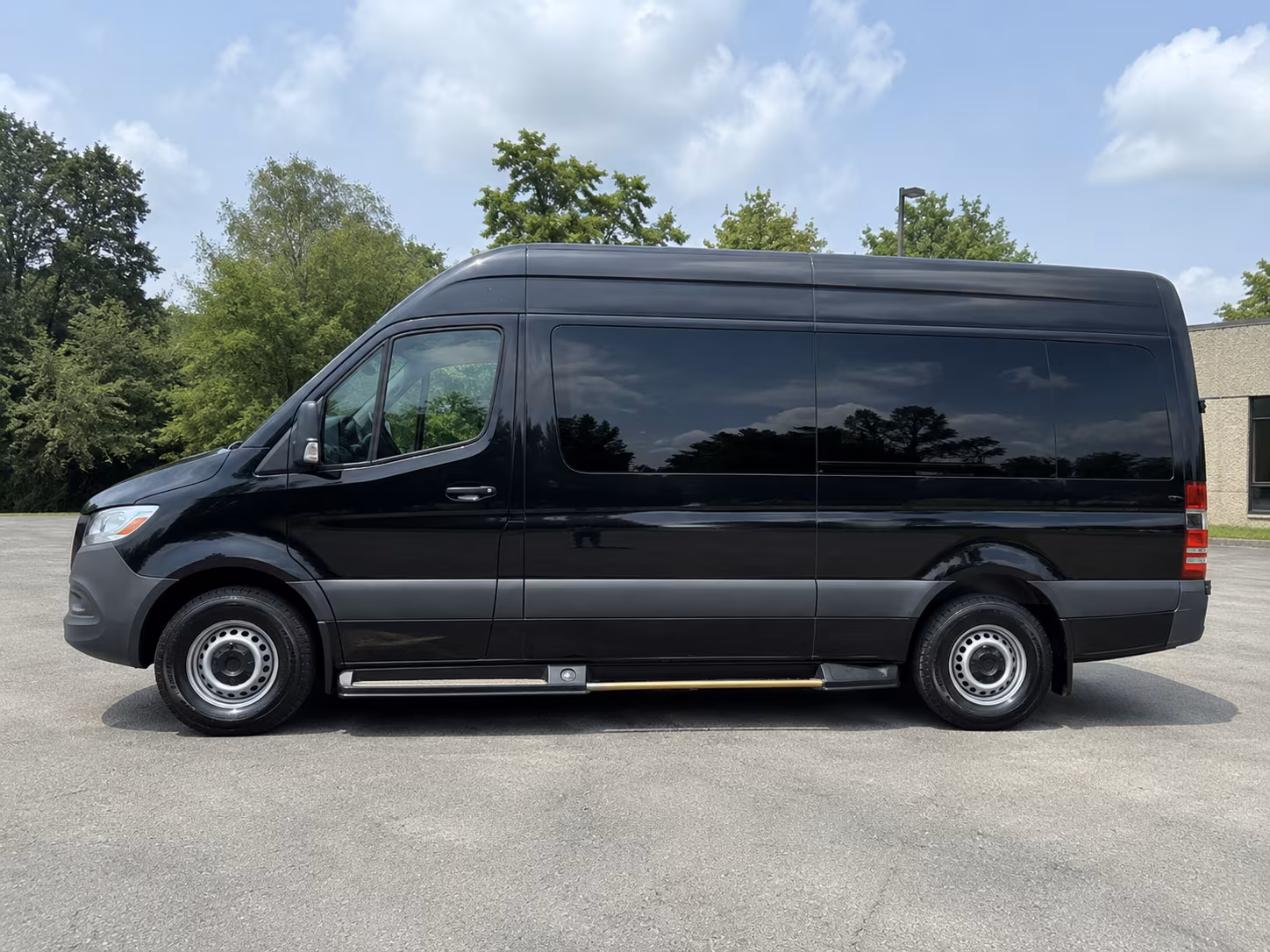 find the perfect transportation for your next airport transfer 1